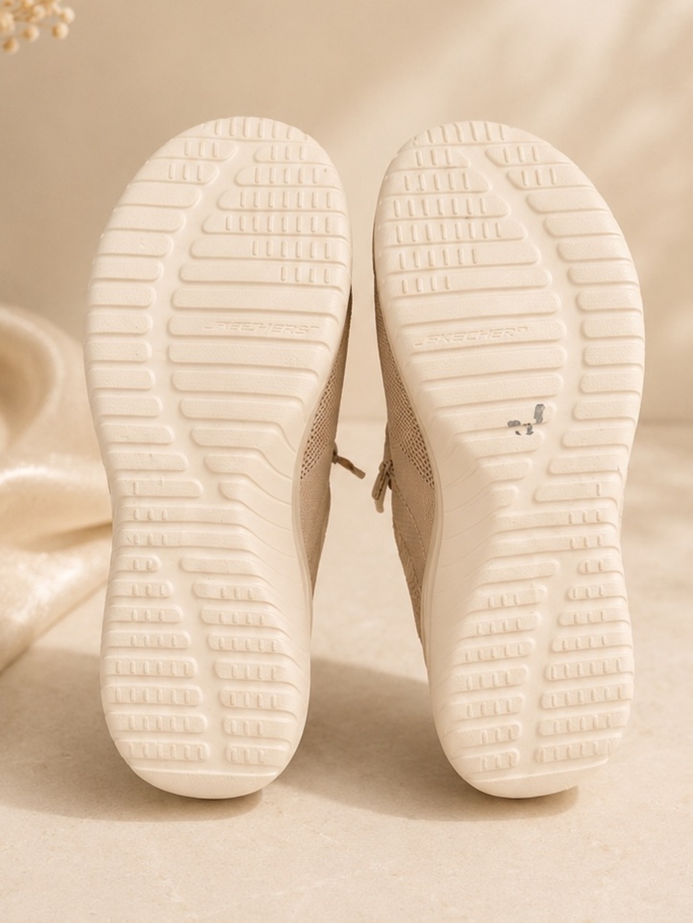 Skechers Women's Beige Knit Lace-Up Slip-On Sneaker NWOT - Picture 5 of 8